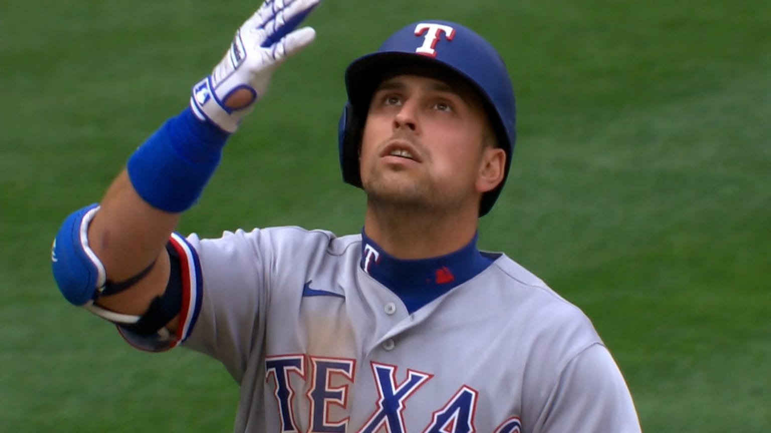 Nate Lowe drives a solo home run to center field | 04/21/2021 | Texas ...
