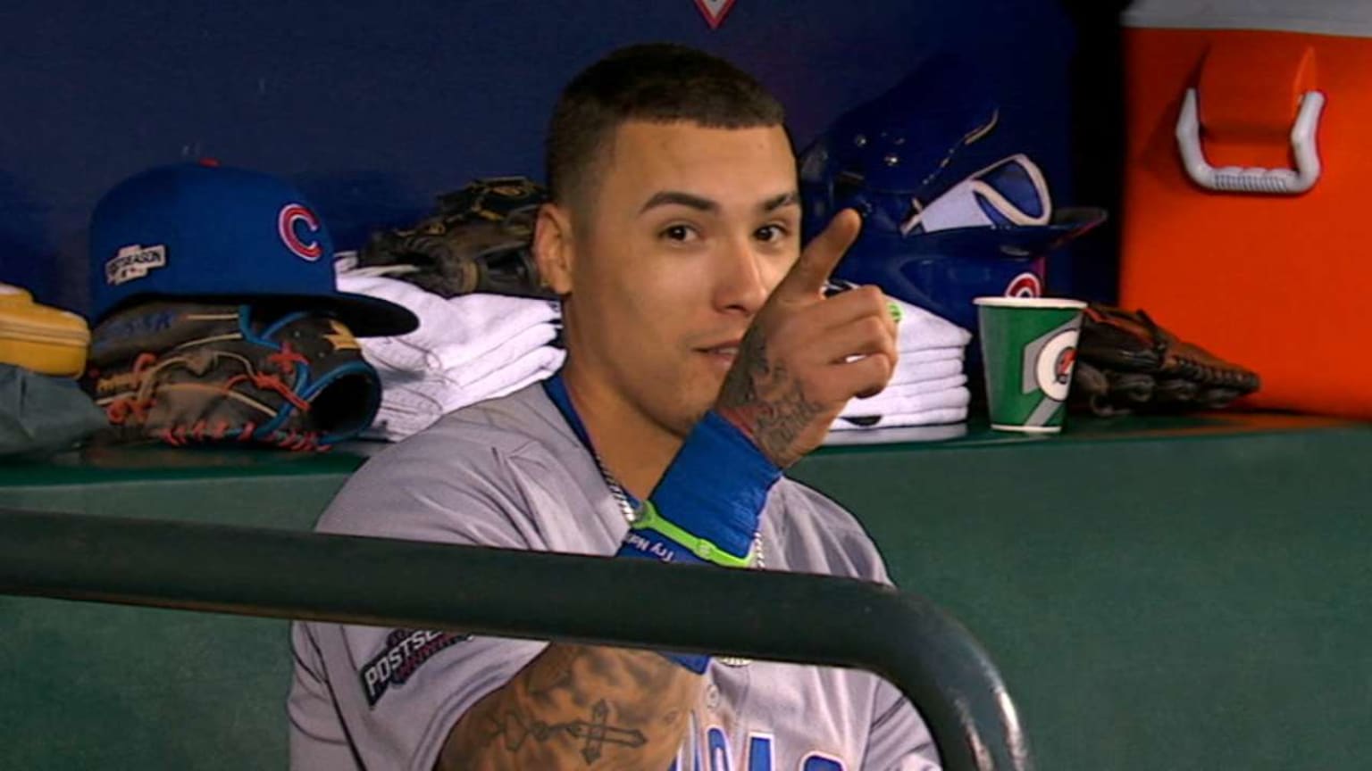 Baez recovers to catch his gum 10/11/2016.