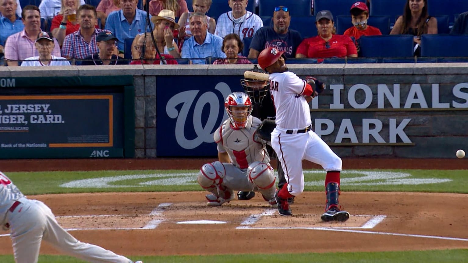 Alcides Escobar exits after fouling pitch off his leg 08/30/2021