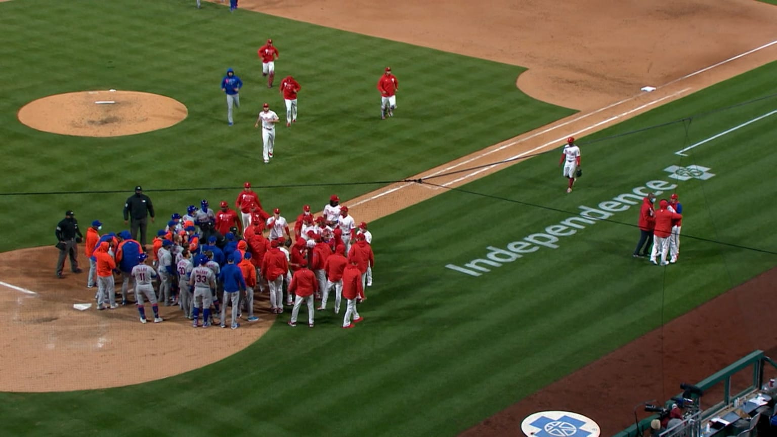 Benches clear in the 8th inning 04/30/2021