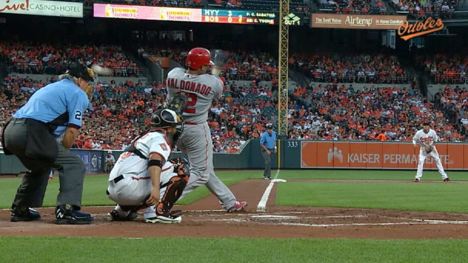Umpire gets hit, leaves game 08/19/2017 Houston Astros