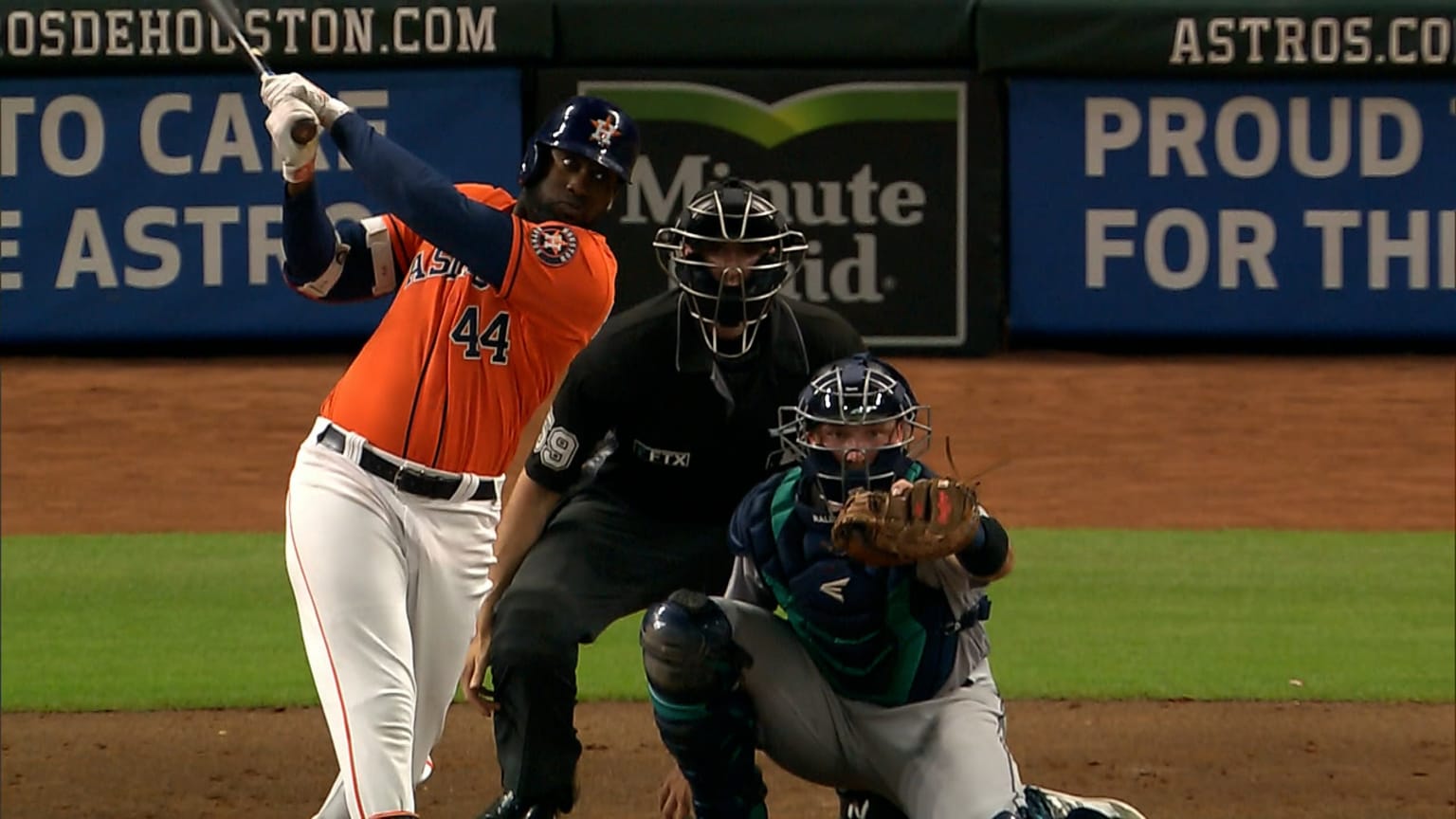 Yordan Álvarez hits an RBI single to give Astros an early lead