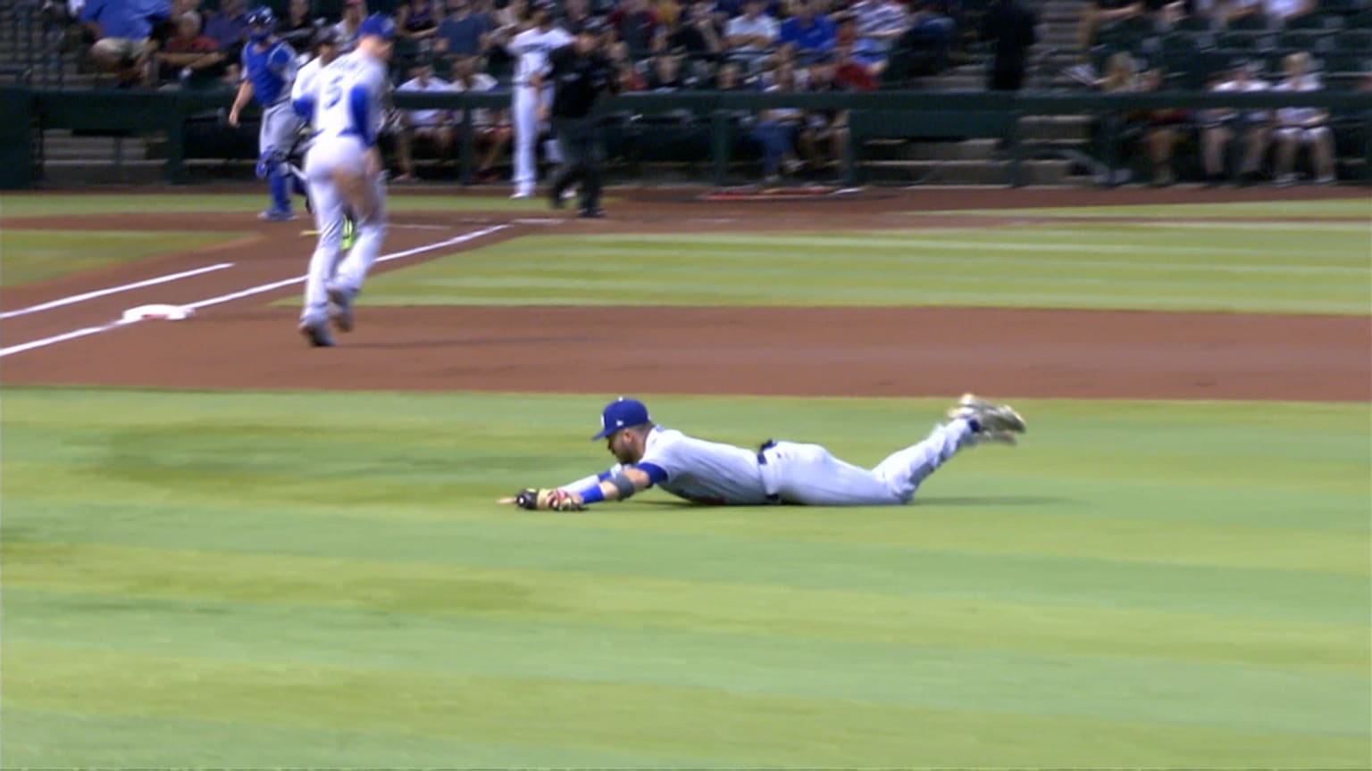 Gavin Lux's diving catch | 05/26/2022 | Cincinnati Reds