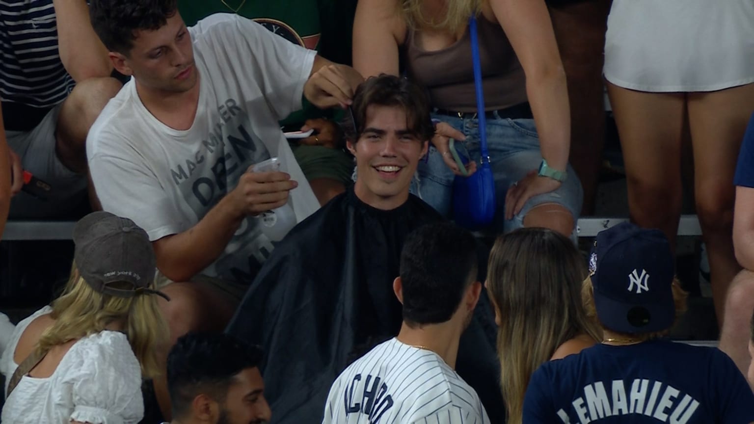 Barber gives Astros theme haircuts 