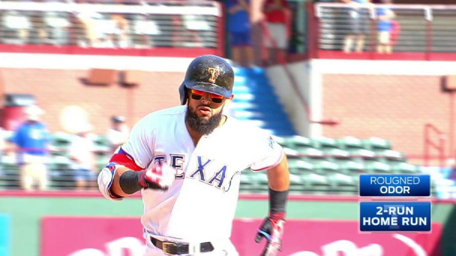 MLB fans react to Rougned Odor's odd fashion choice