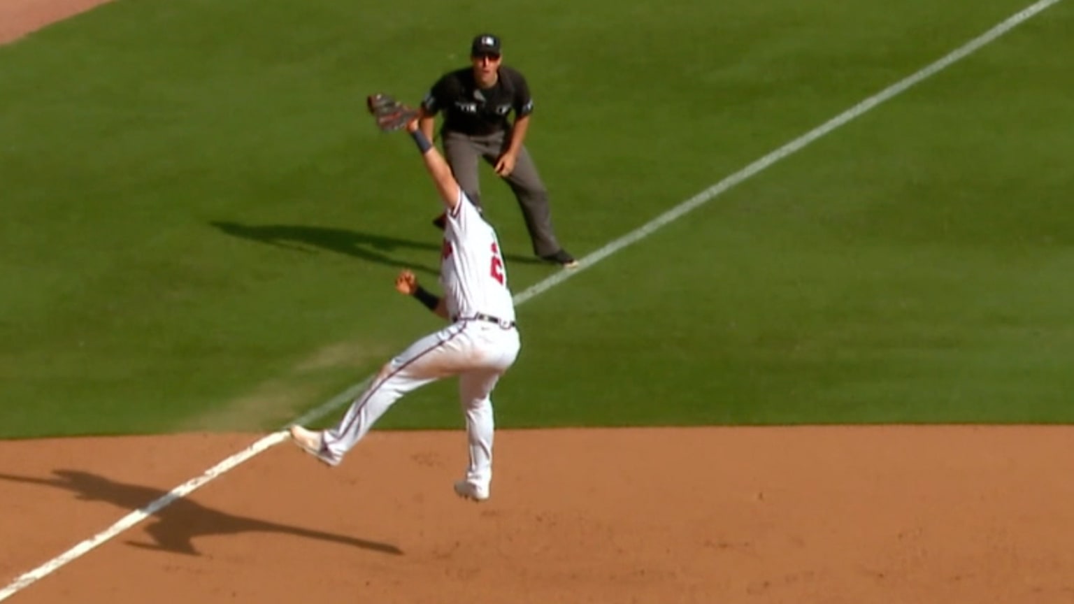 Austin Riley leaps to make a sweet grab in the 9th | 10/11/2021 | Los ...