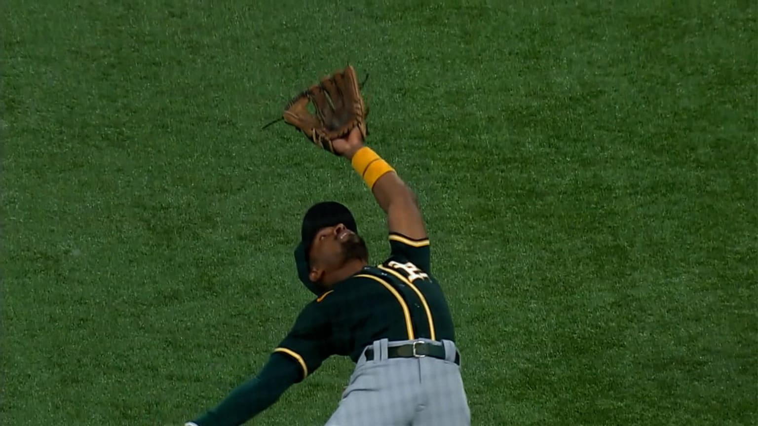 Tony Kemp's acrobatic catch, 09/27/2022