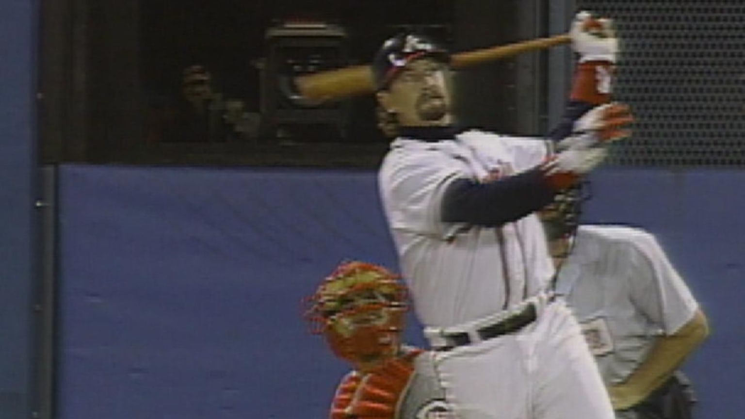 1995 NLCS Gm2: Lopez hits three-run homer in 10th 