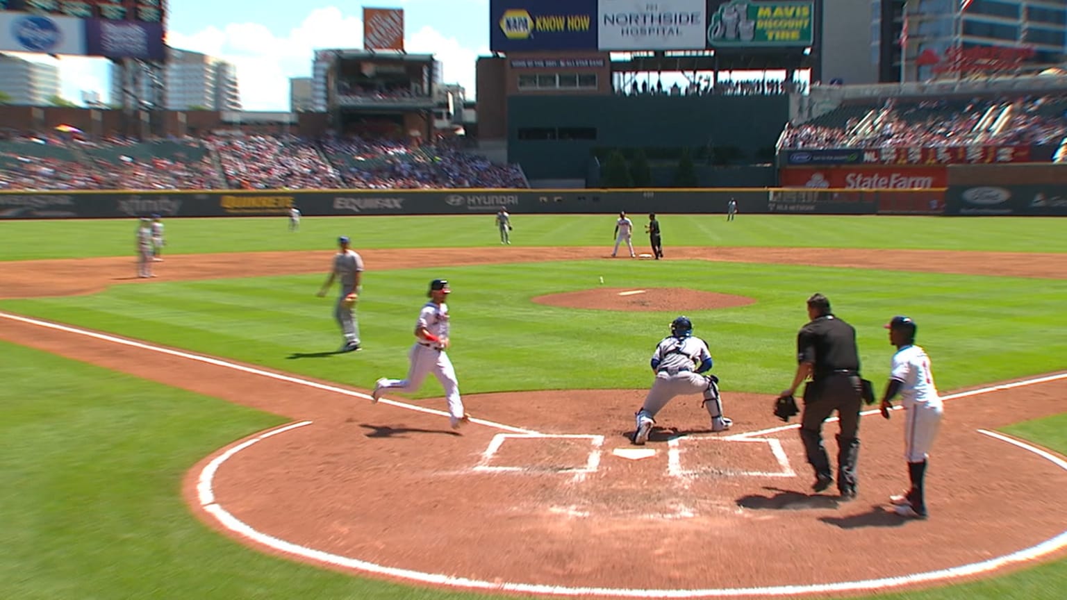 Braves score 2 on Drury�s error 09/02/2019 Atlanta Braves