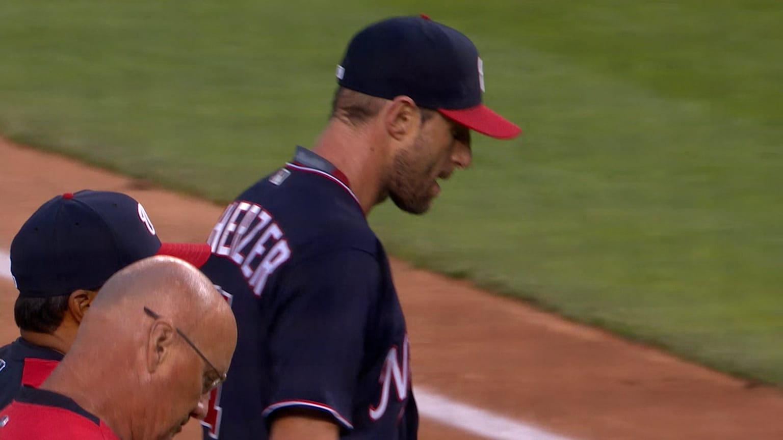 Max Scherzer hits home run, leaves game with apparent injury HD