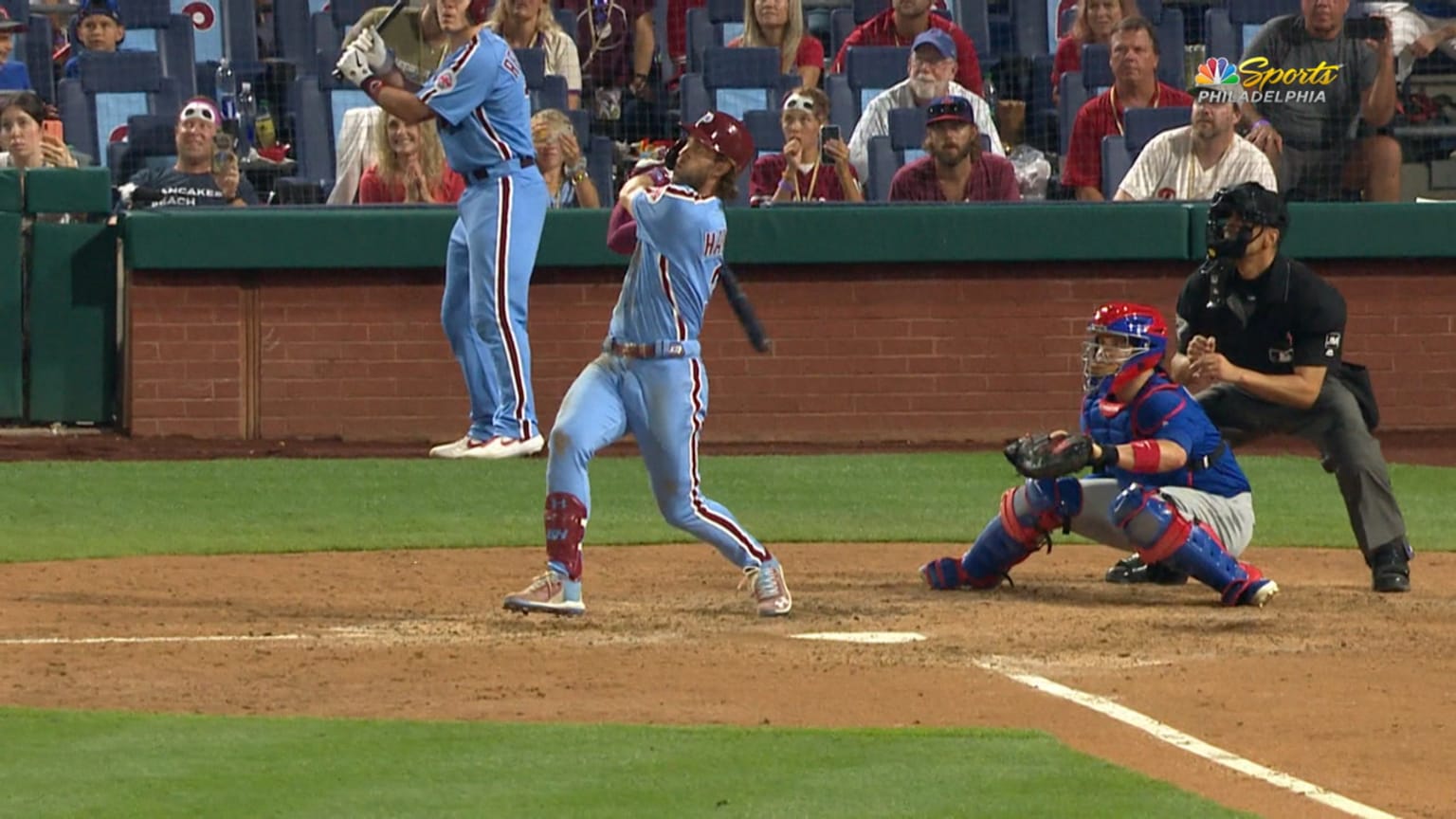 Bryce Harper crushes walk-off grand slam, sprints around bases