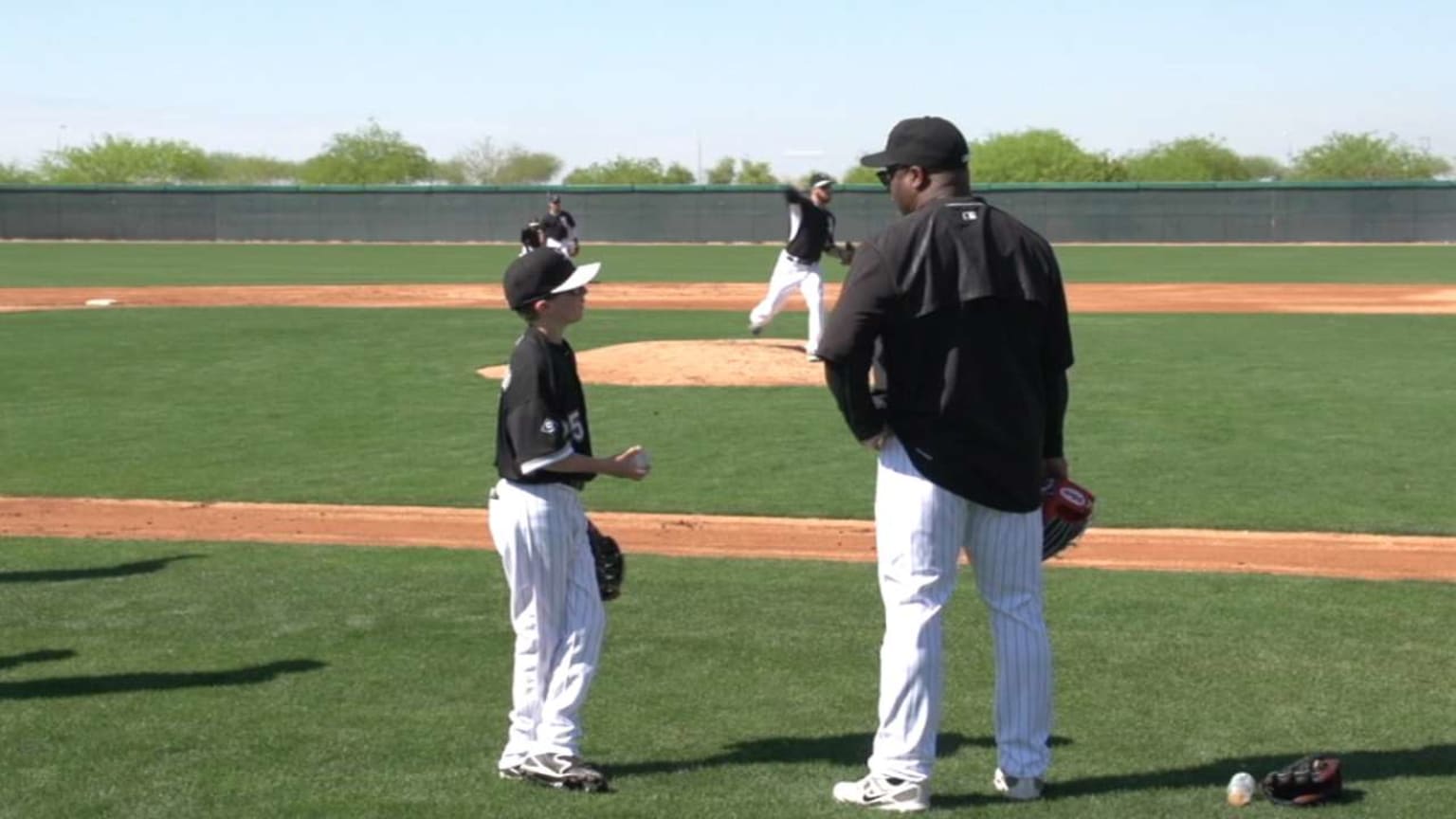 White Sox' Bo Jackson explains his career to teenager - Sports