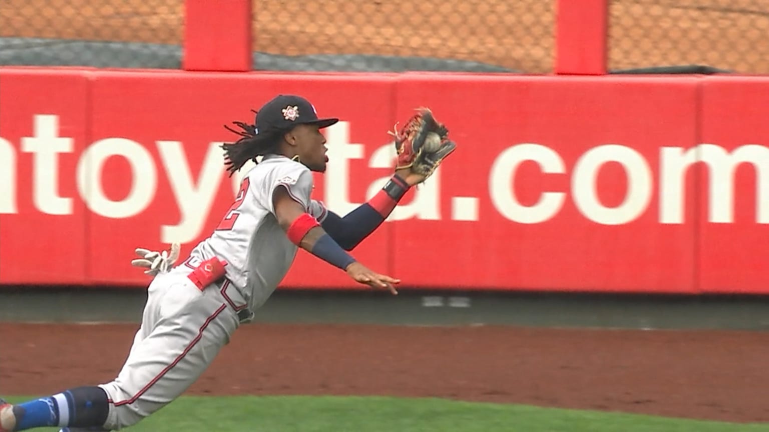 Acu a Jr s Remarkable Catch 08 29 2020 Houston Astros