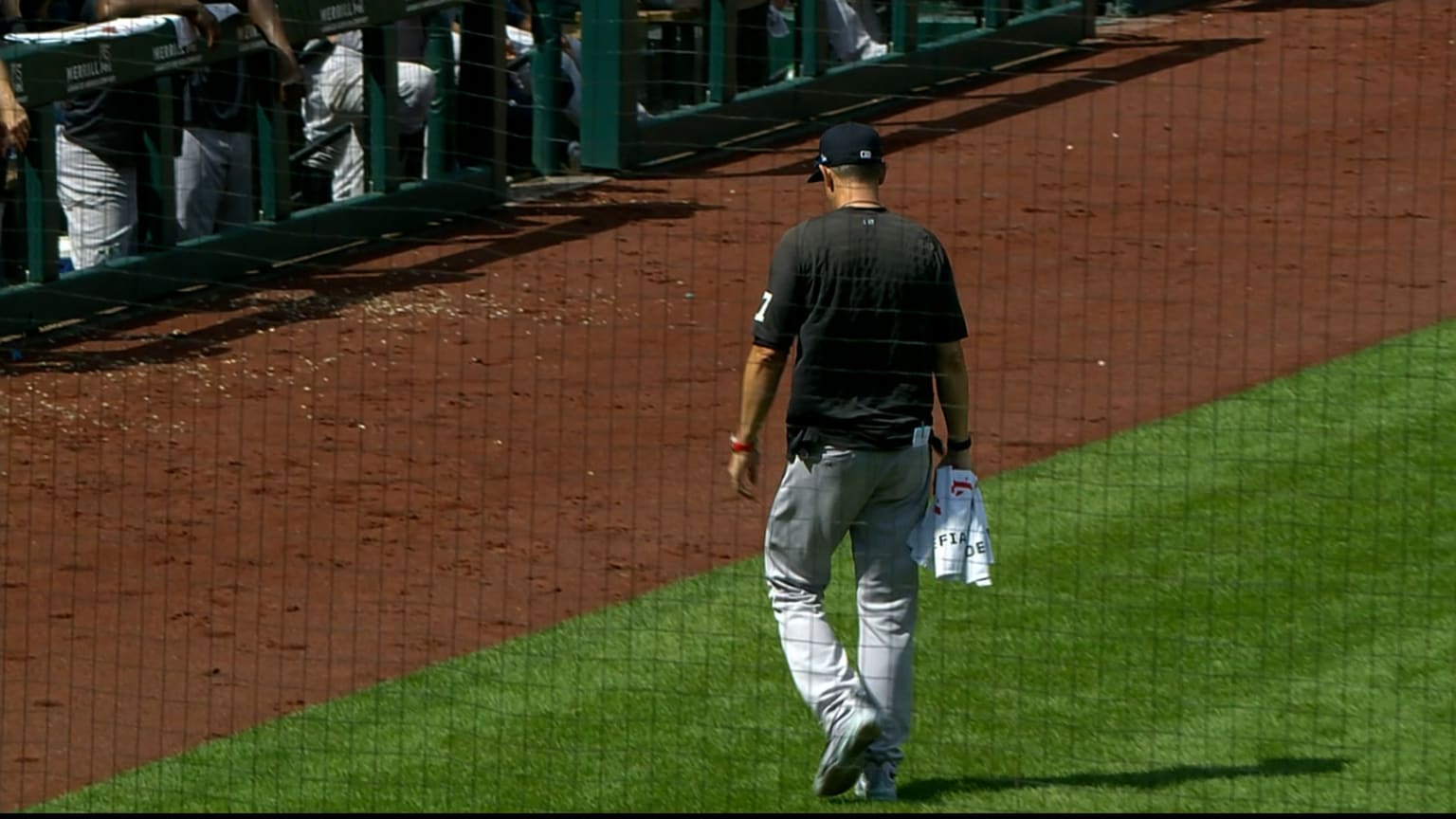Aaron Boone gets ejected for arguing with umpire | 08/07/2022 | MLB.com