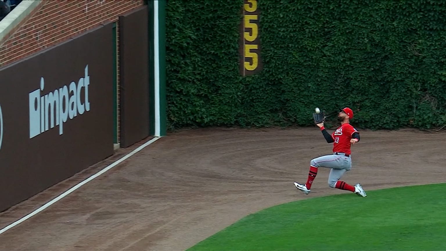 Jesse Winker's sliding catch, 06/13/2021