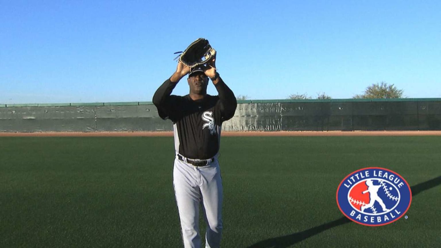 Outfield tips with Daryl Boston | 04/14/2016 | Chicago White Sox
