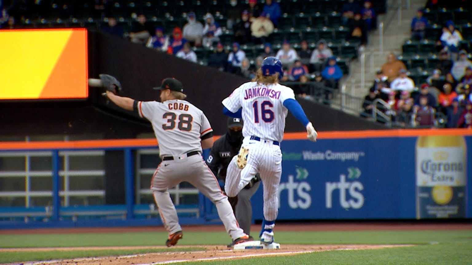 Jankowski safe after review 04/19/2022 New York Mets
