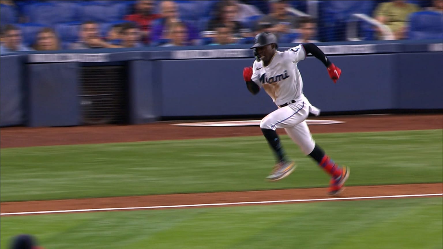 Jazz Chisholm Jr. shows his speed 06/09/2022 Miami Marlins