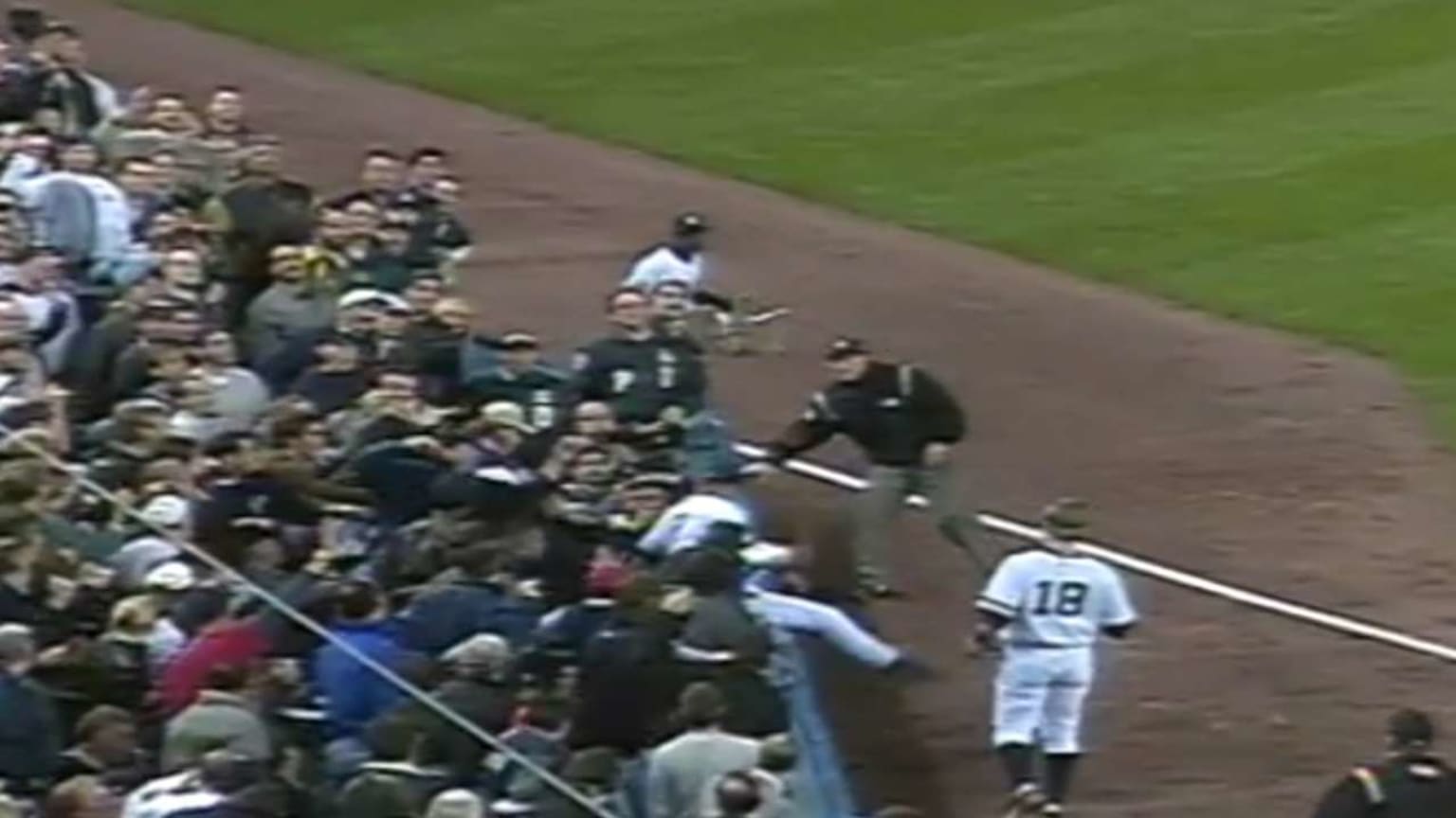 ALDS Gm5: Jeter makes catch while falling into stands | 05/02/2017 ...