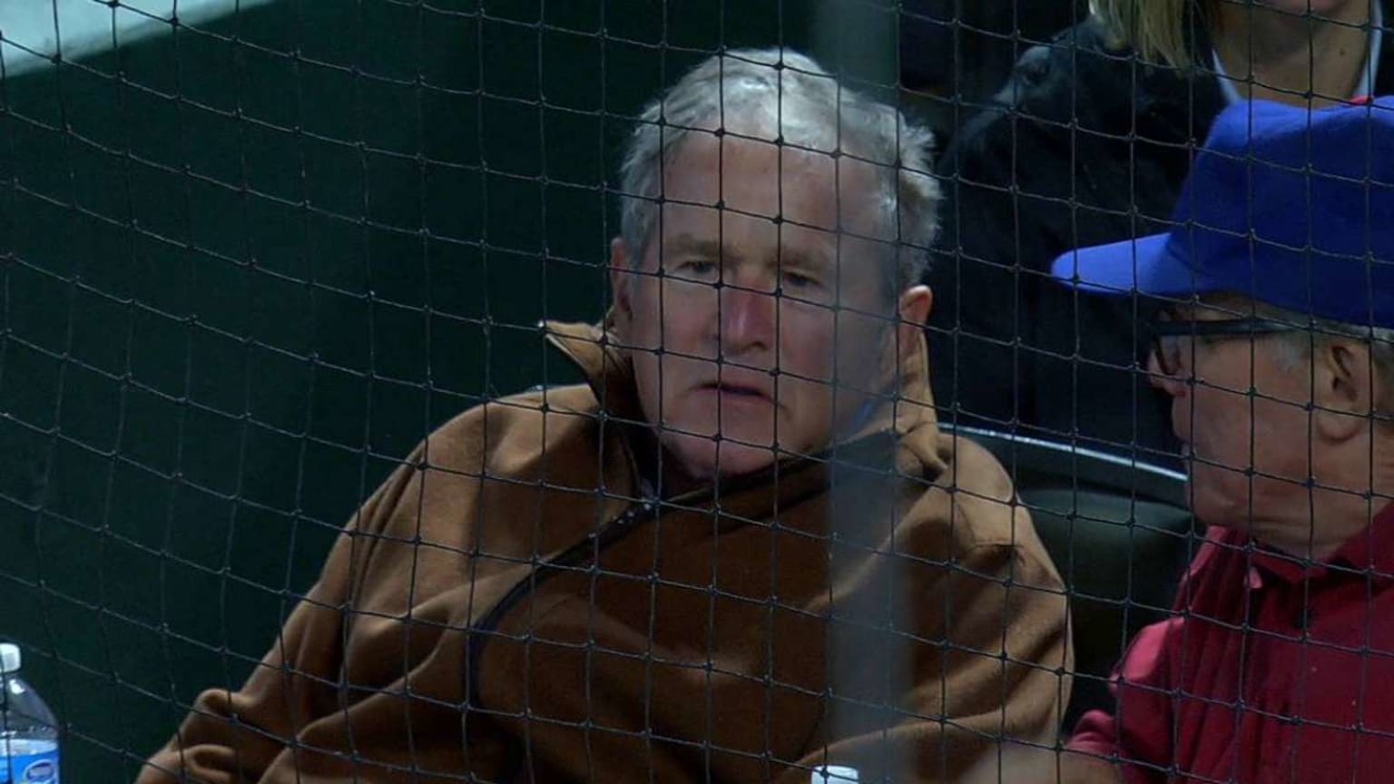 KC@TEX: President Bush takes in the Rangers game | 04/22/2017 | San ...