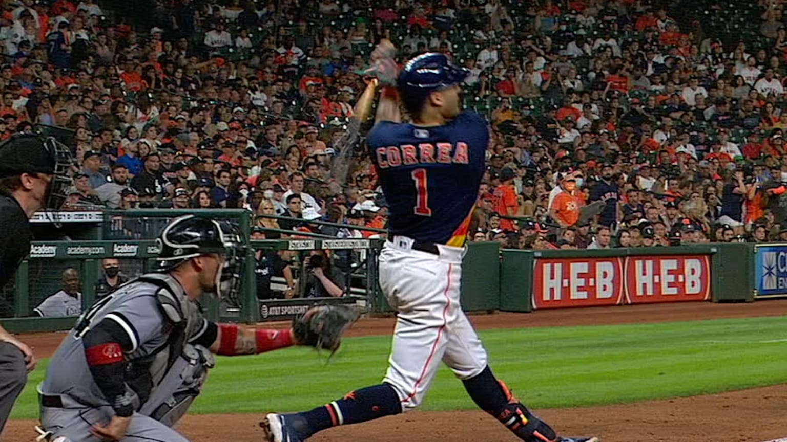 Carlos Correa�s solo home run 06/19/2021 Houston Astros