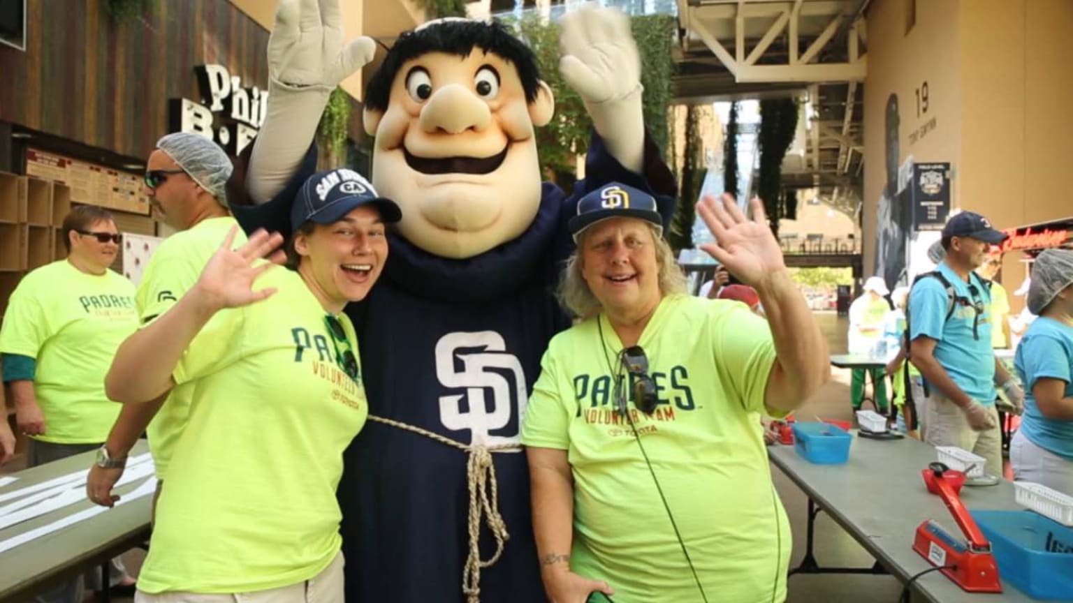 PVT packs food for 40,000 people, image size:1536x864