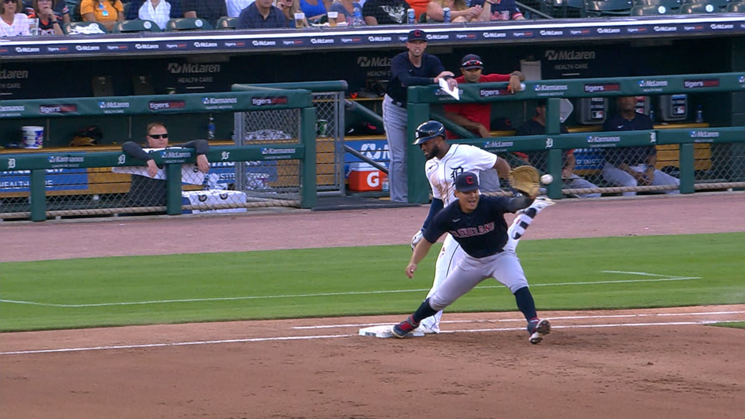 Willi Castro safe after review 08/14/2021