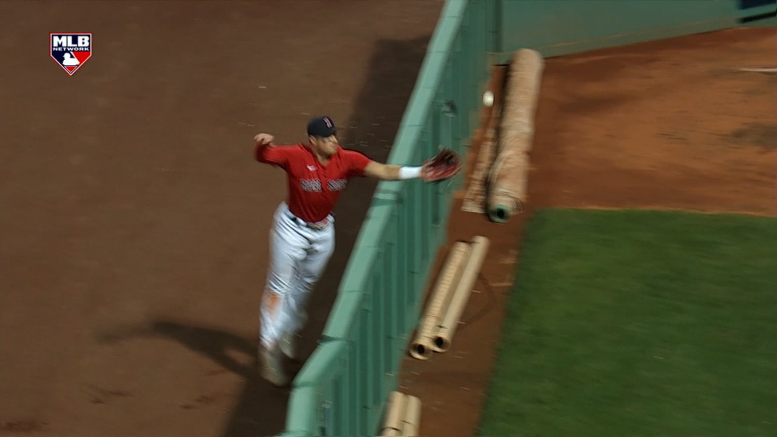 Re: [問題] 紅襪光芒場地二壘打的問題 (已附上規則)