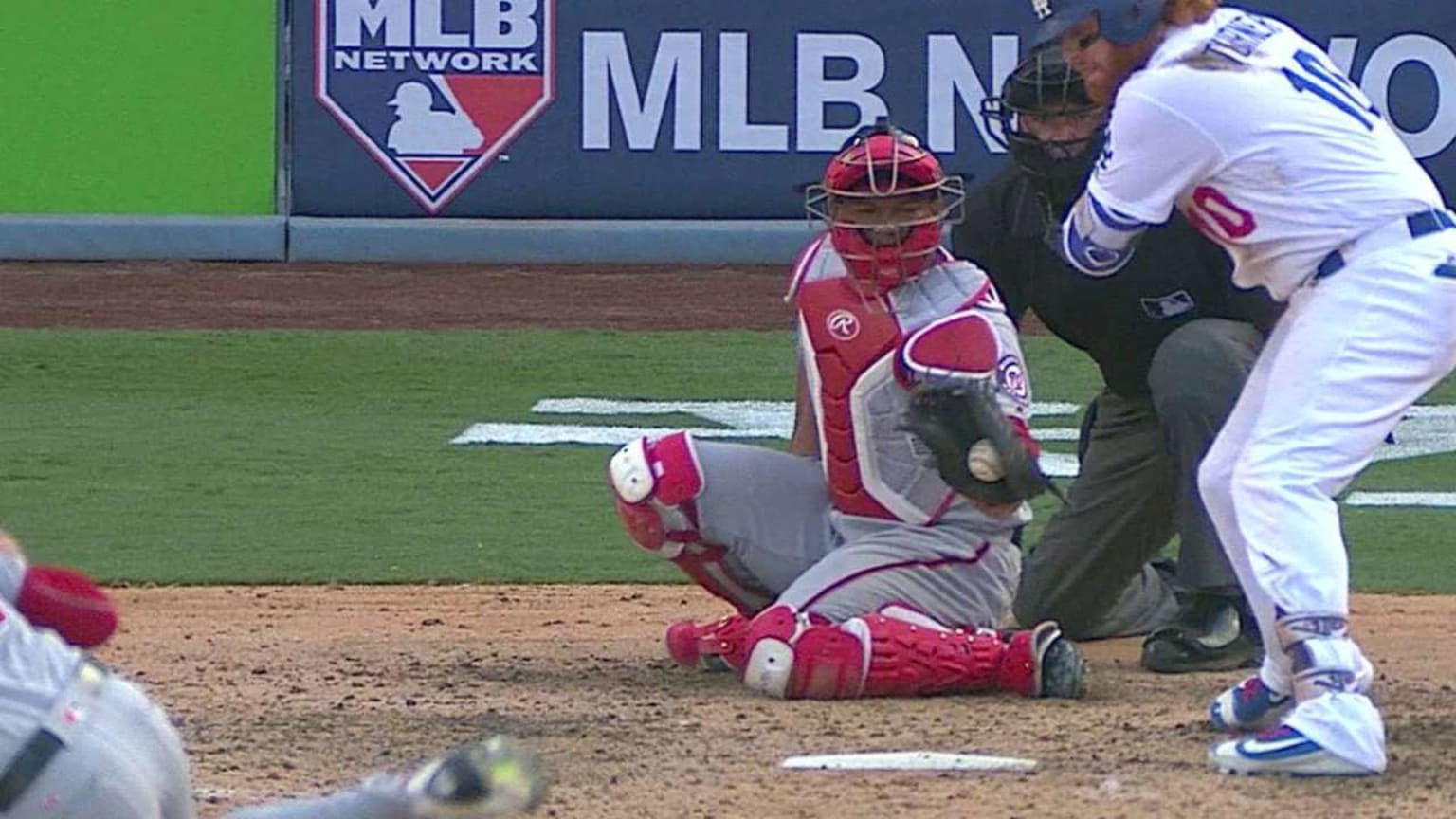 MLB fans going nuts over shocking umpire HBP ending to White Sox