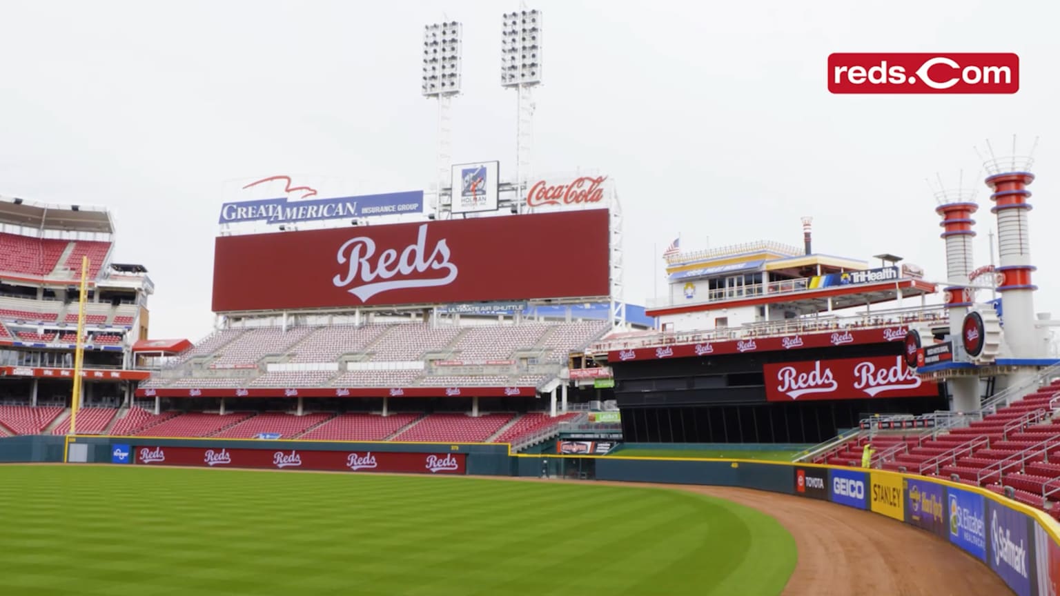 Cincinnati Reds - The Reds Team Shop at GABP reopens