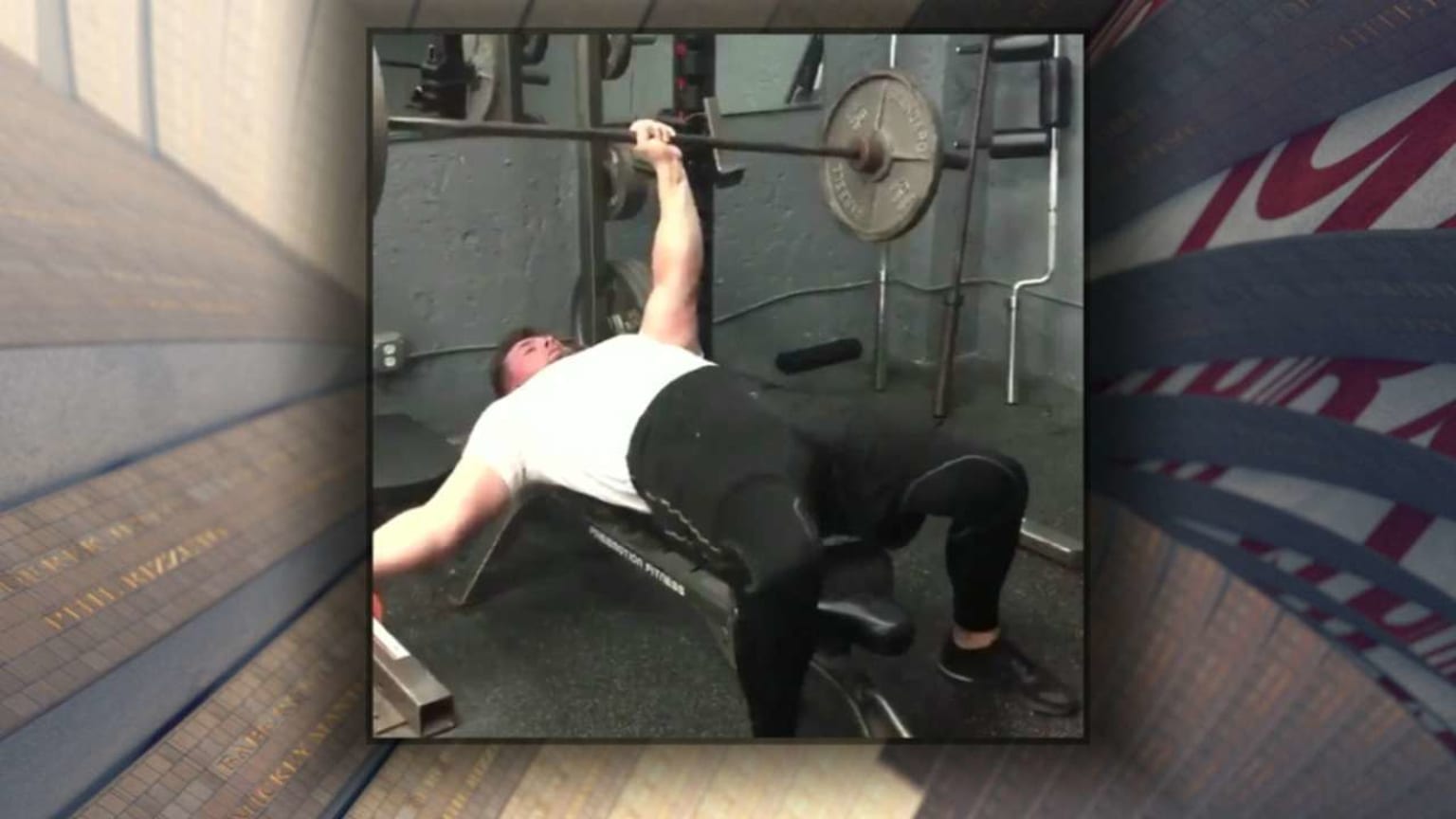 Voit does 1-handed bench press, 09/19/2018