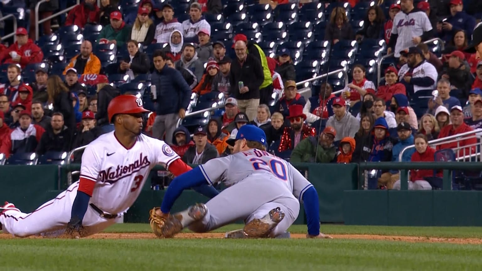 Escobar safe at first after review 04/07/2022 New York Mets