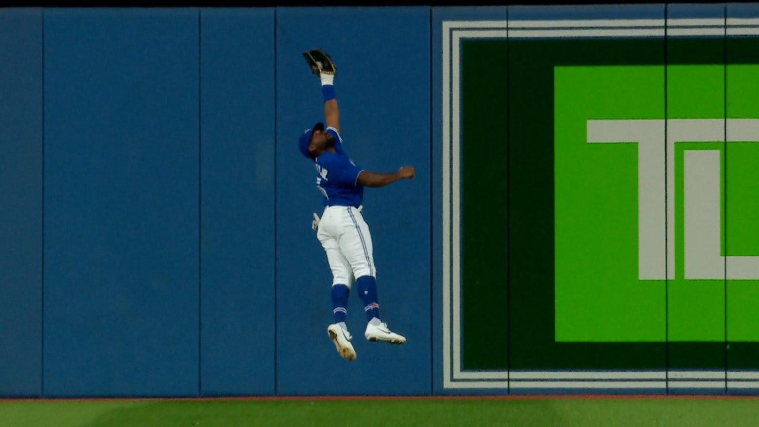 Jackie Bradley Jr.'s leaping grab, 08/16/2022