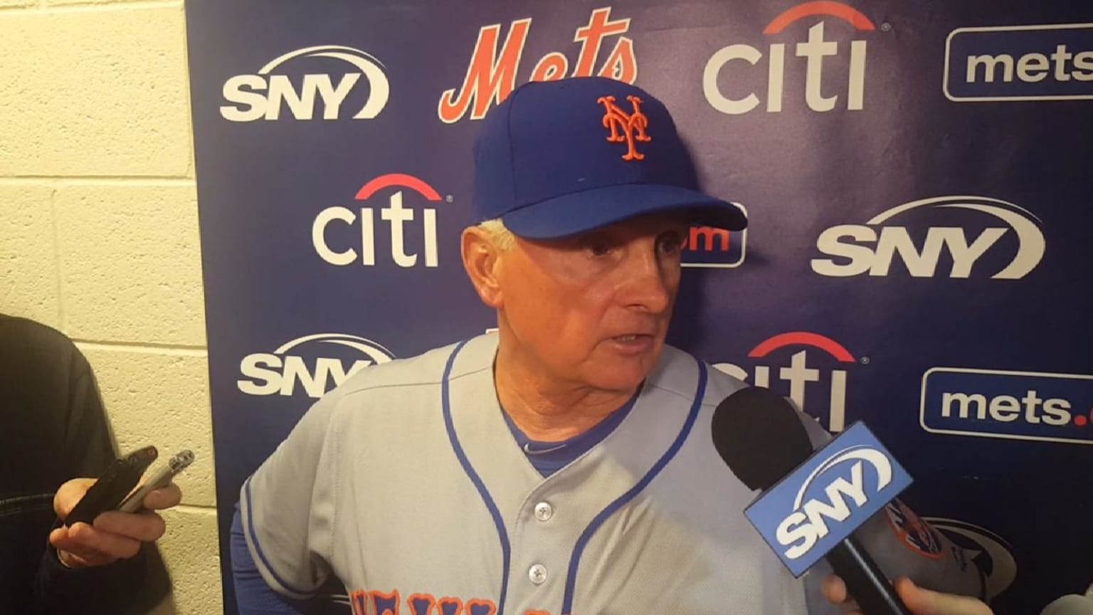 New York Mets' Manager Terry Collins watches batting practice before game 2  of the World Series against the Kansas City Royals at Kauffman Stadium in  Kansas City, Missouri on October 28, 2015.