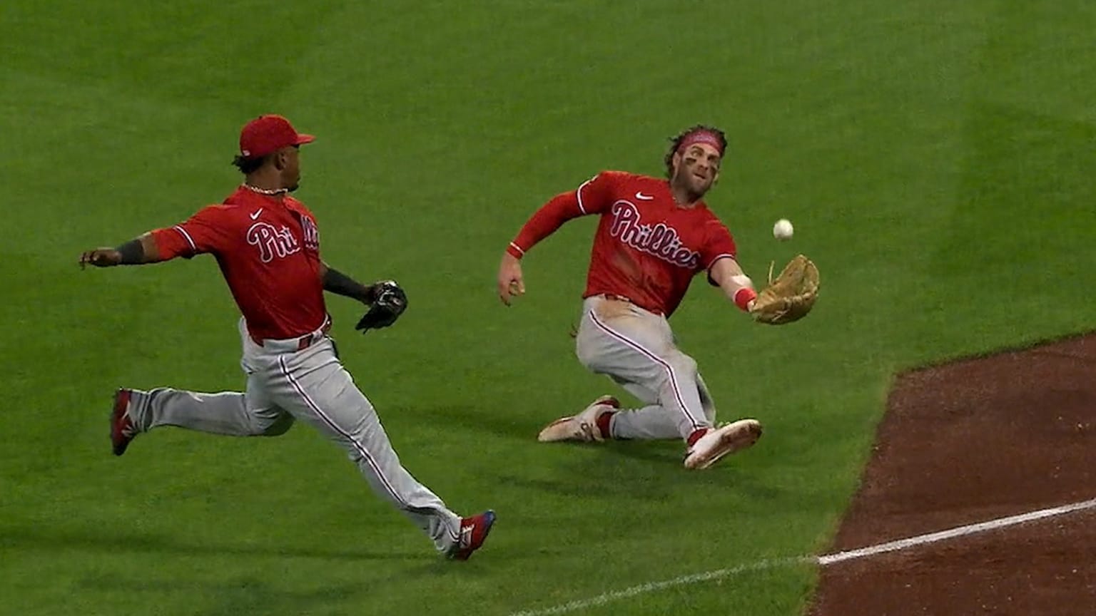 Bryce Harper's sliding catch 09/19/2021 Cincinnati Reds
