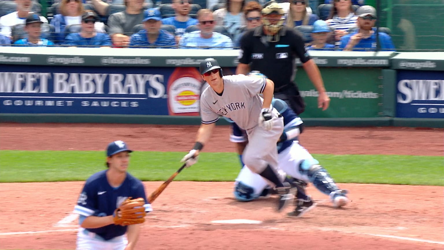 DJ LeMahieu's RBI single 05/01/2022 New York Yankees