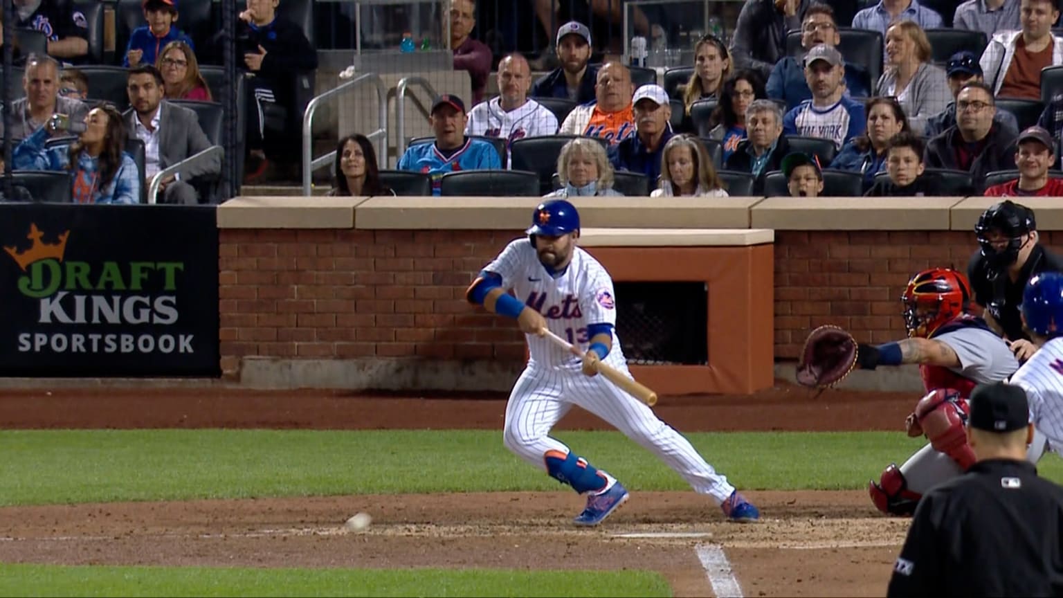 Luis Guillorme delivers perfect bunt to help NY Mets score
