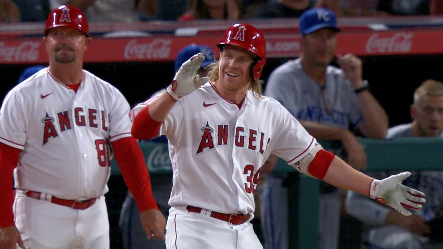 David MacKinnon's first MLB hit 06/23/2022