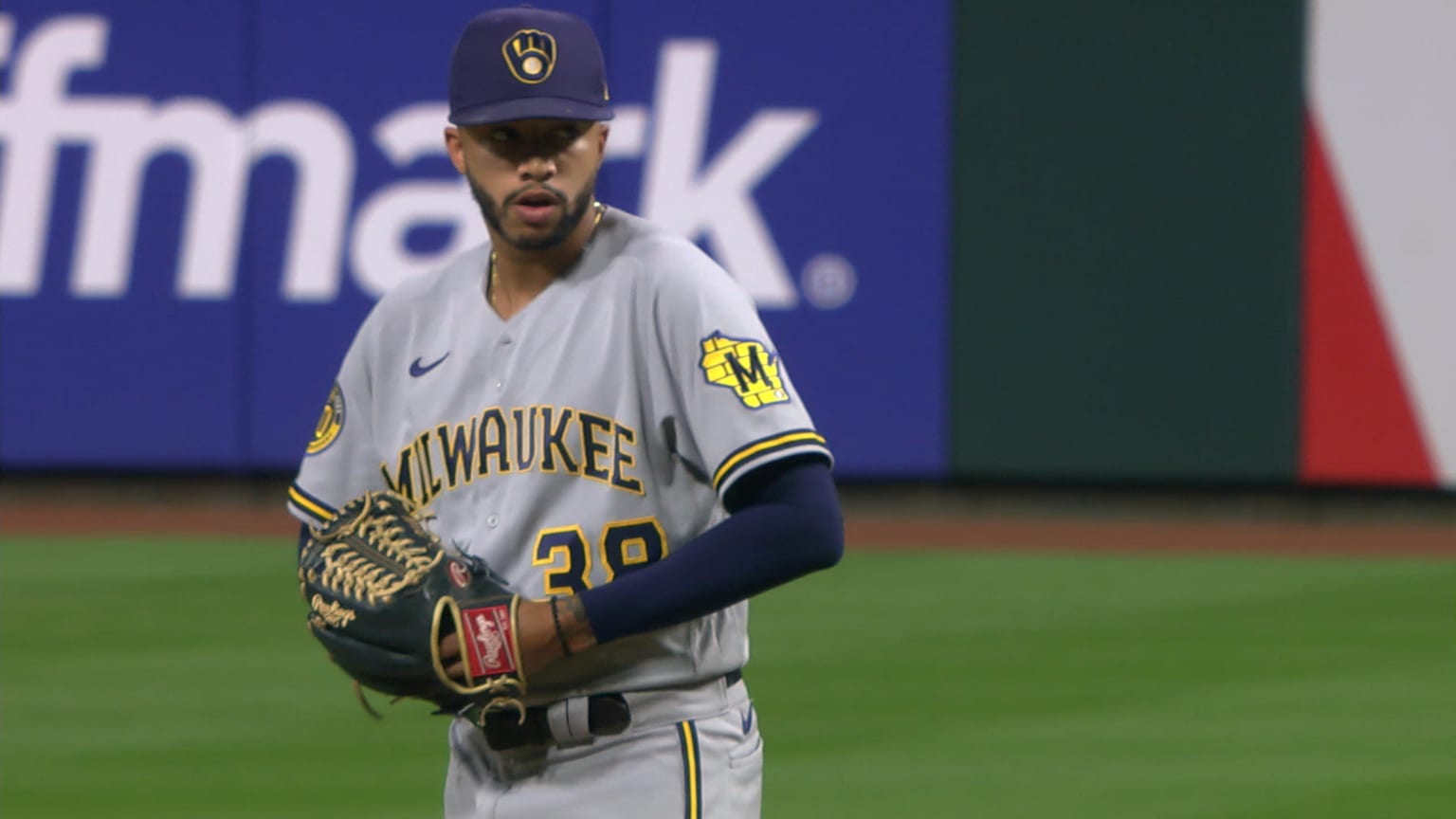 Brewers' NASTY reliever Devin Williams gets 5 huge Ks to keep