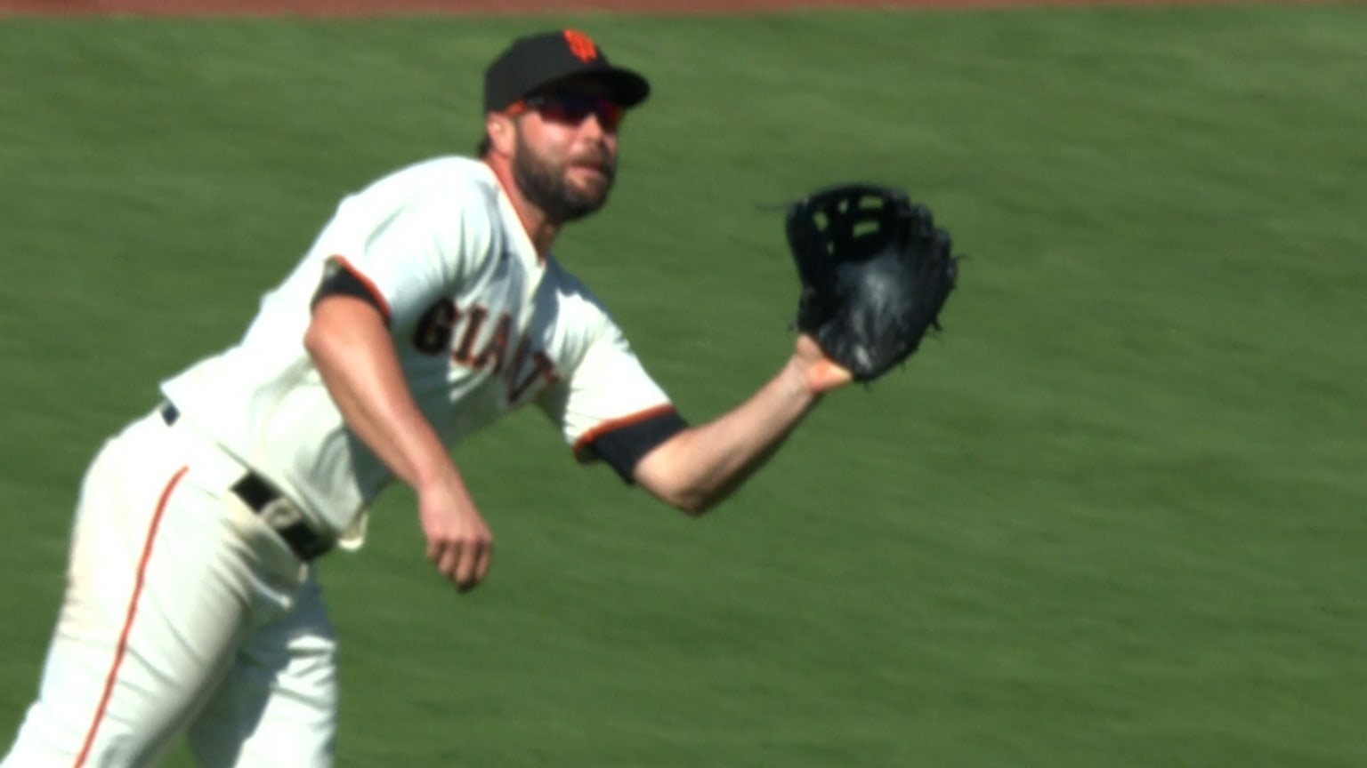 Darin Ruf dives for final out | 04/30/2022 | San Francisco Giants