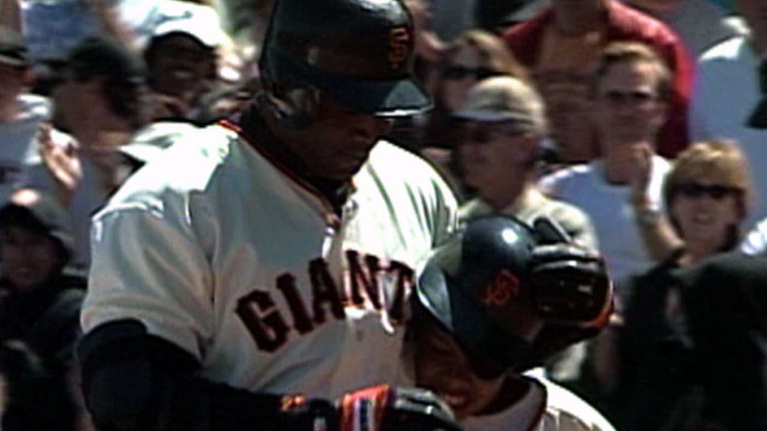 San Francisco Giants' Barry Bonds bumps into the outfield wall