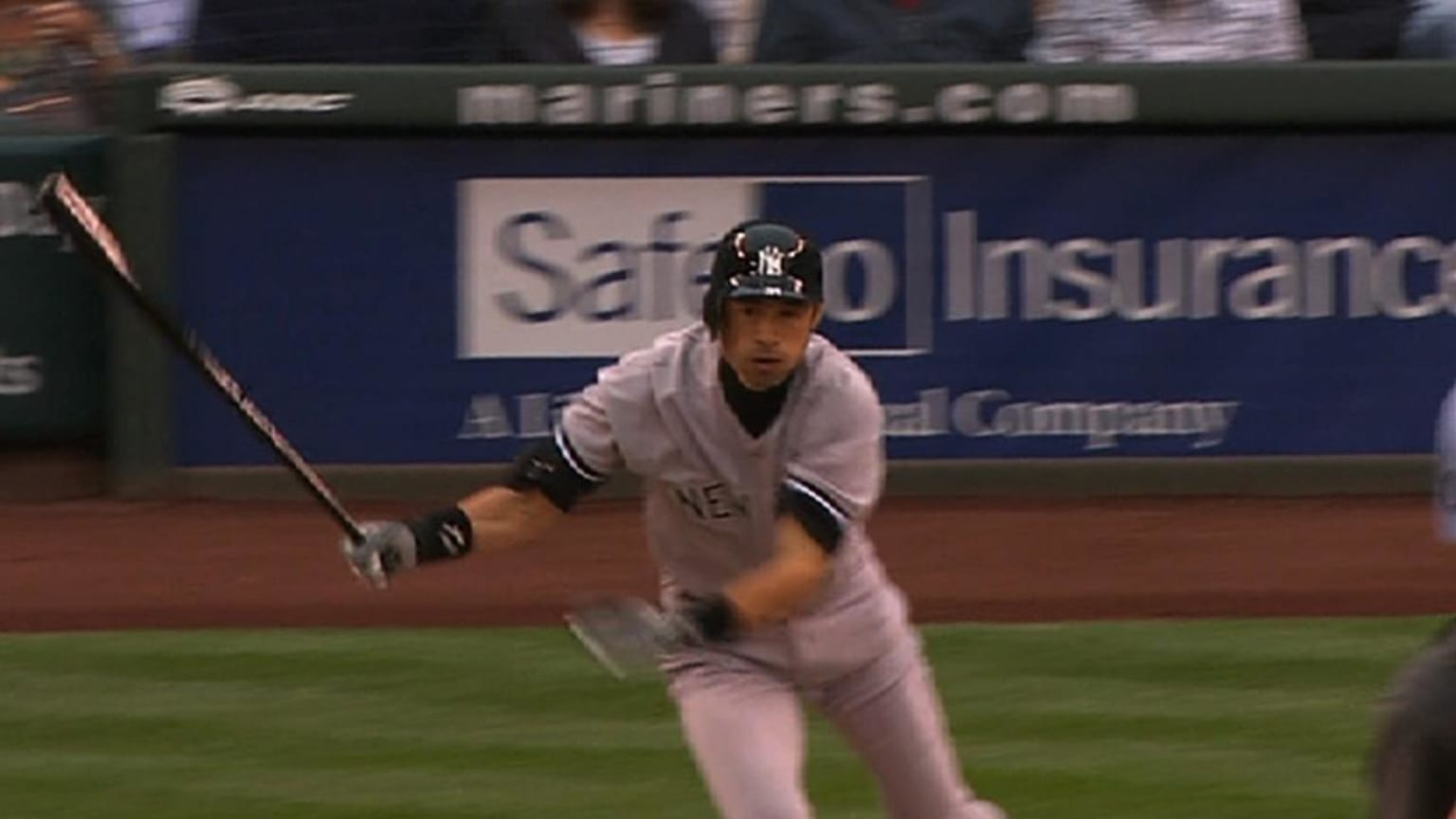 Ichiro goes in disguise to crash Mariners' dugout against Yankees