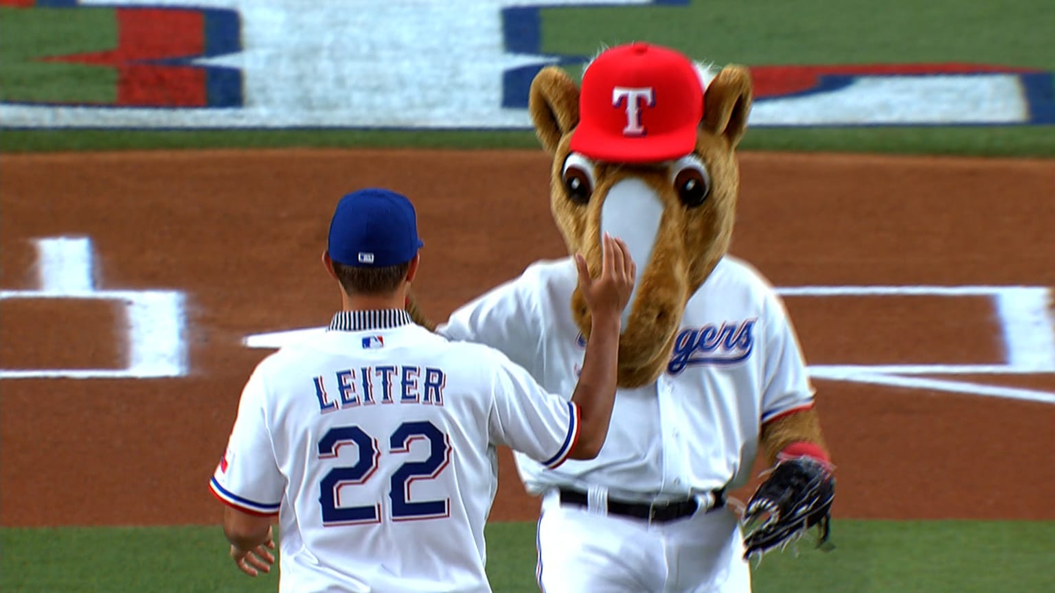 Jack Leiter throws out the first pitch | 07/28/2021 | MLB.com