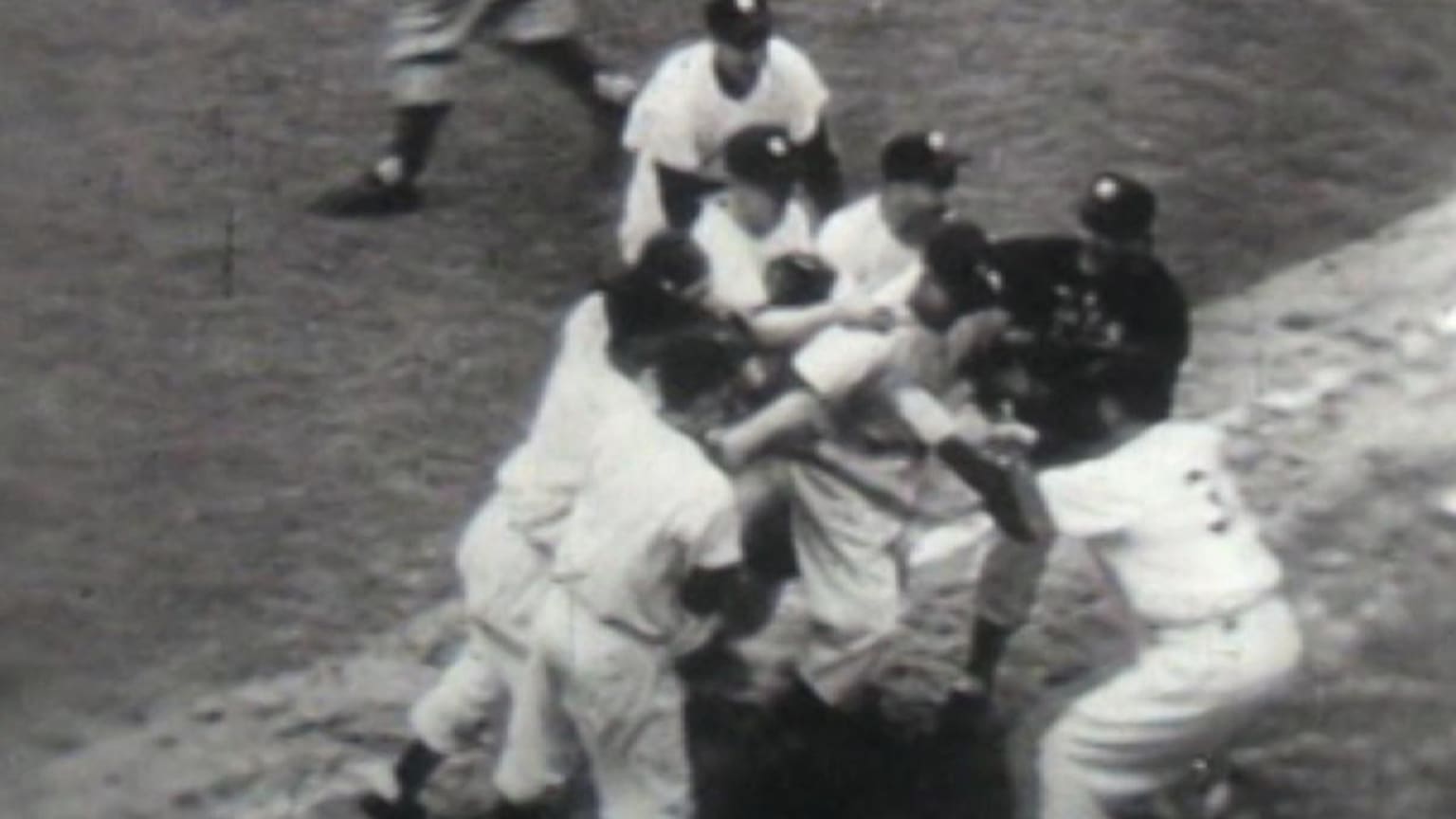 WS1951 Gm6 Hank Bauer makes catch, Yanks win Series 10/09/1951 New
