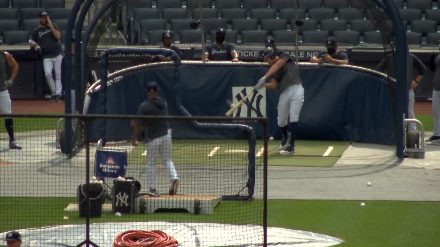 Derek Jeter takes on-field batting practice