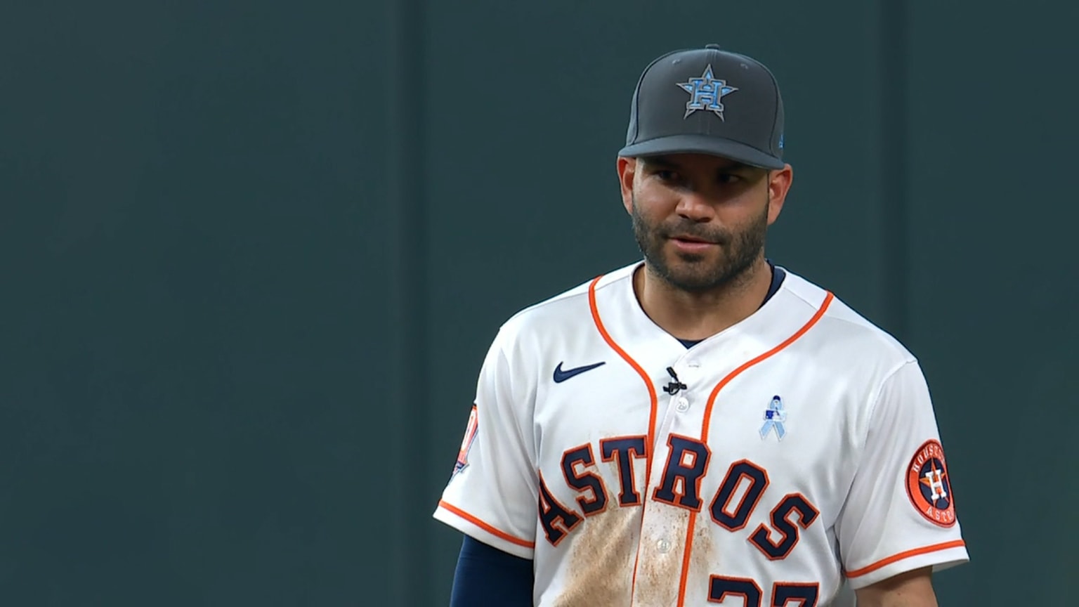 Young Astros Fan Gets Hat From Jose Altuve, Immediately Starts