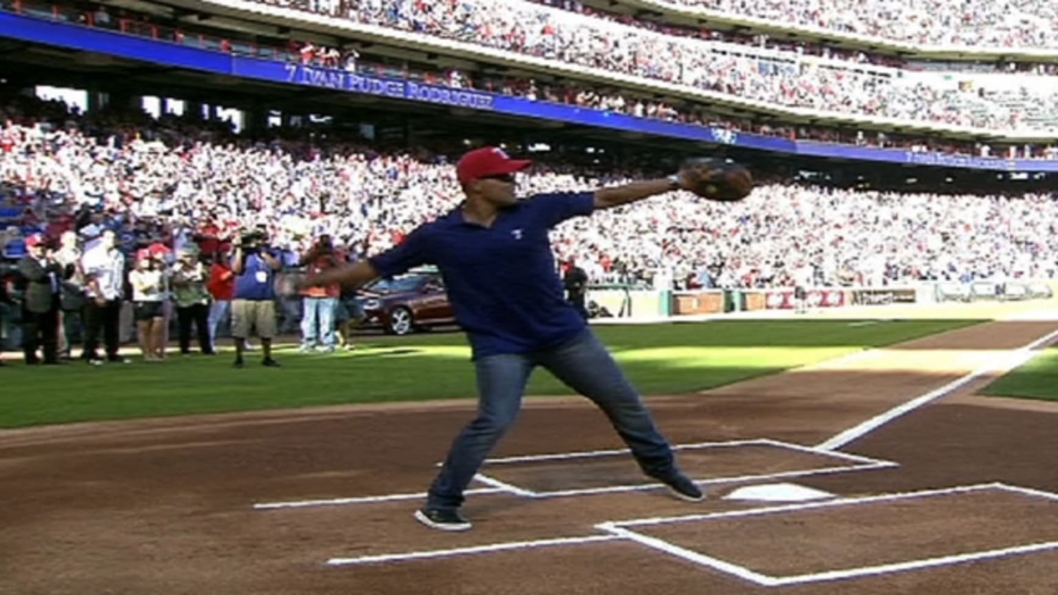 Ivan Pudge Rodriguez throws first pitch from home to second 