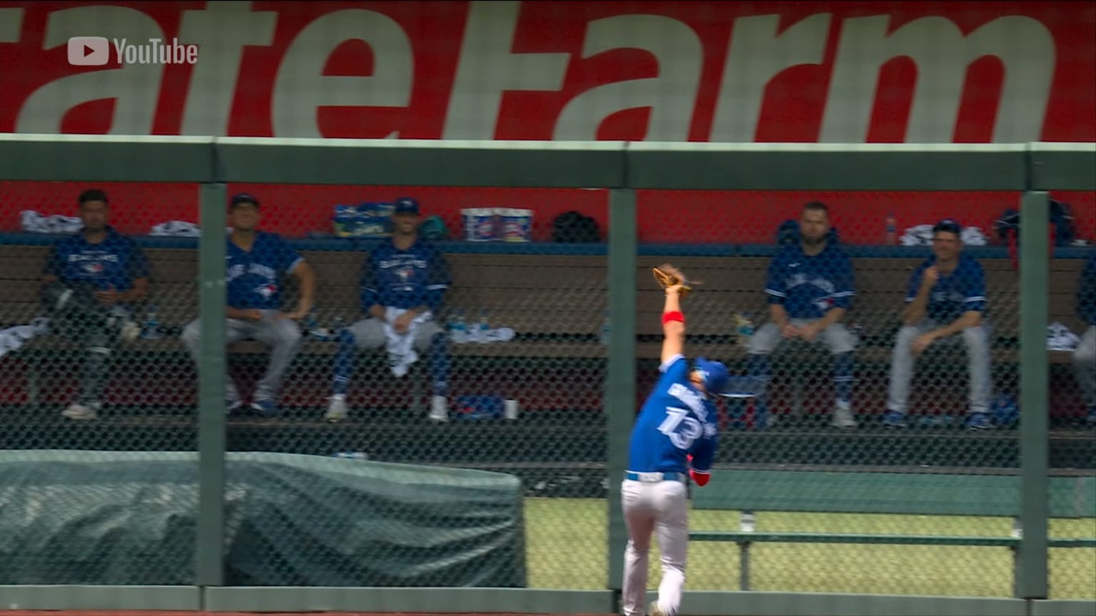 Gurriel Jr. poses with his father, 06/19/2022