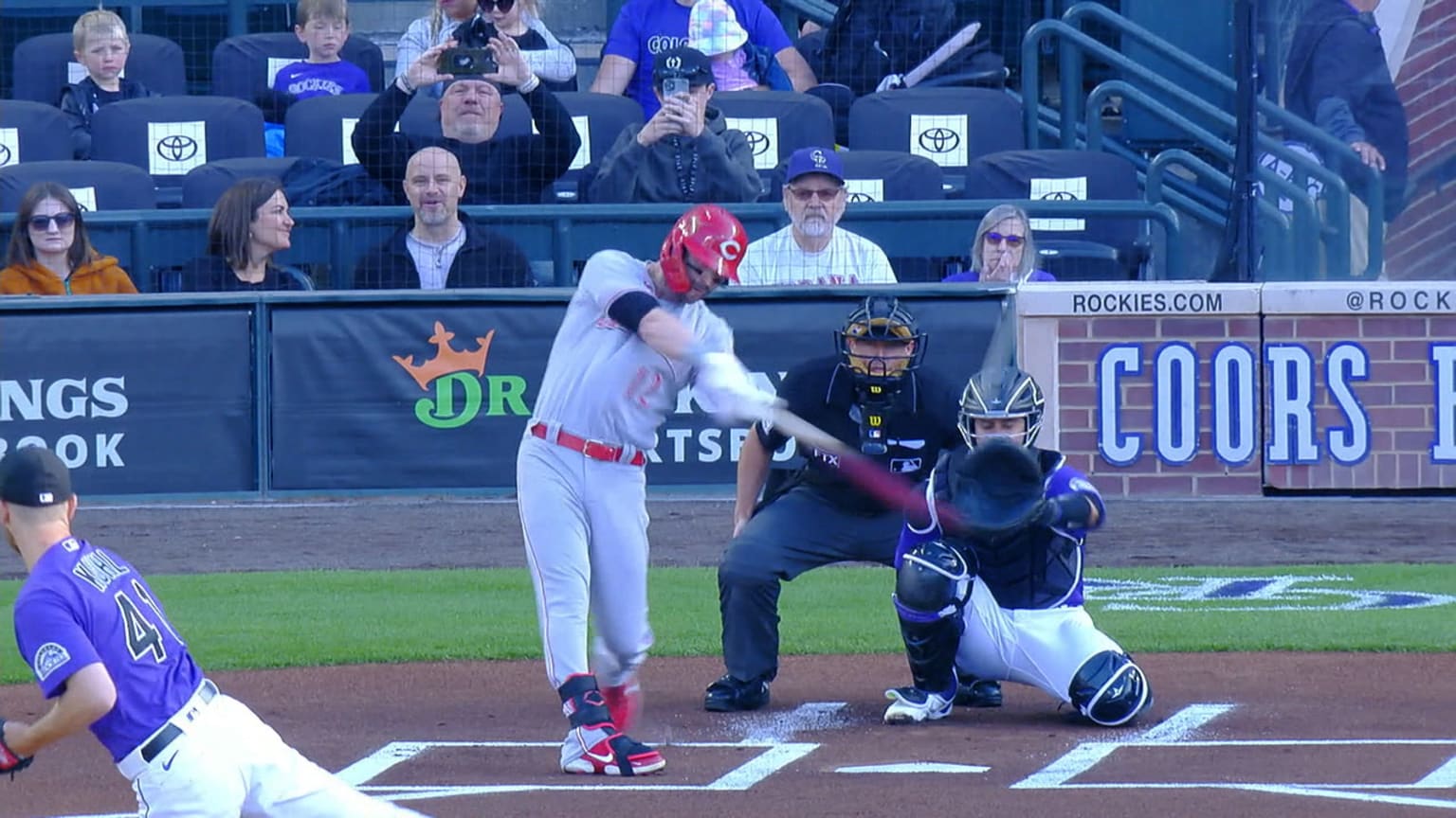 Tyler Naquin hits leadoff homer on 1st pitch of game | 04/30/2022 | Cincinnati Reds