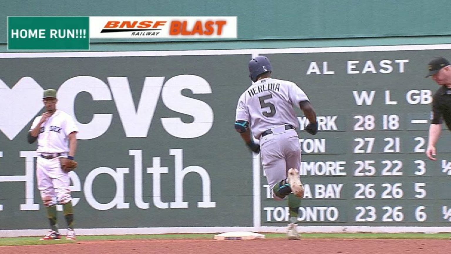 Busted light on Green Monster a curveball at Red Sox game [+gallery]